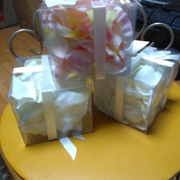 WEDDING ACCESSORIES - Picture 5 of 7